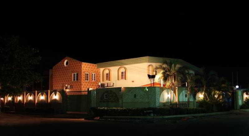 Charlies Place And Suites Λάγος Εξωτερικό φωτογραφία