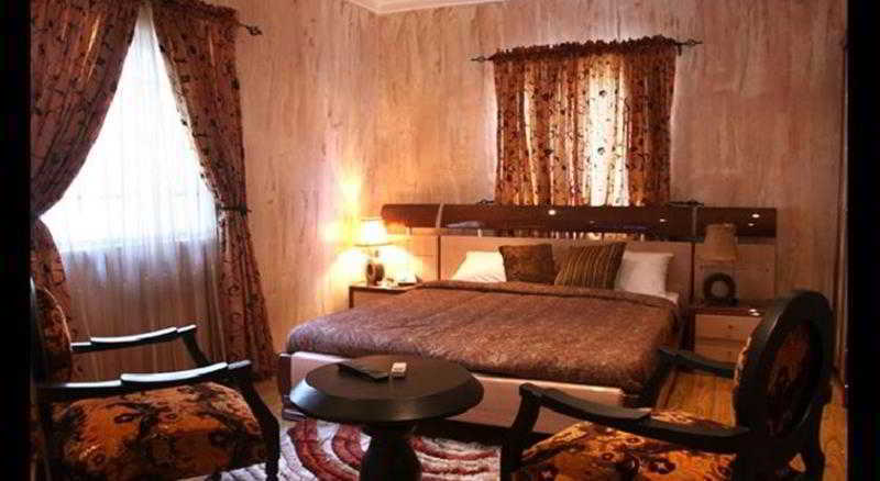 Charlies Place And Suites Λάγος Εξωτερικό φωτογραφία