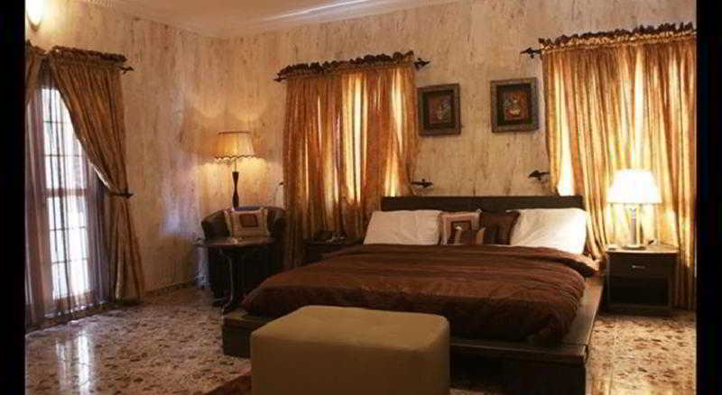 Charlies Place And Suites Λάγος Εξωτερικό φωτογραφία